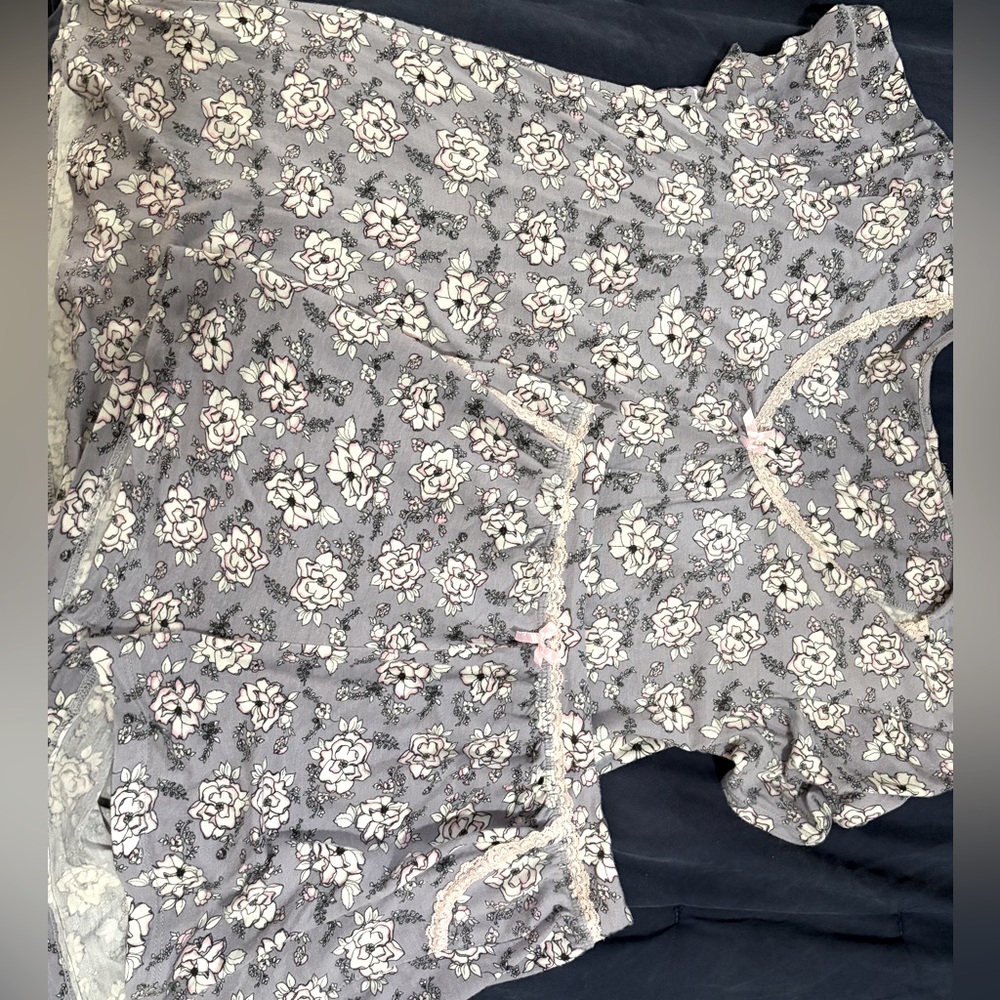 Cute cottage core floral sleep set 
Vintage